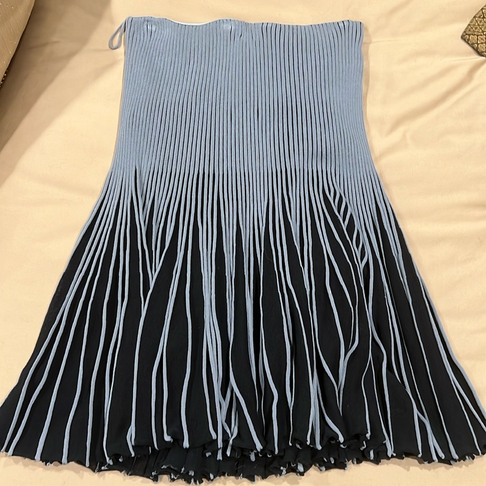 Navy blue and light blue pleated knit skirt by Emporio Armani size Italian 46
